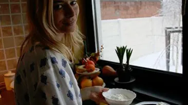 Laura Cosoi, accident in bucatarie din cauza unei retete netestate: Mi s-a rupt vasul in mana! Afla cum a reactionat vedeta!