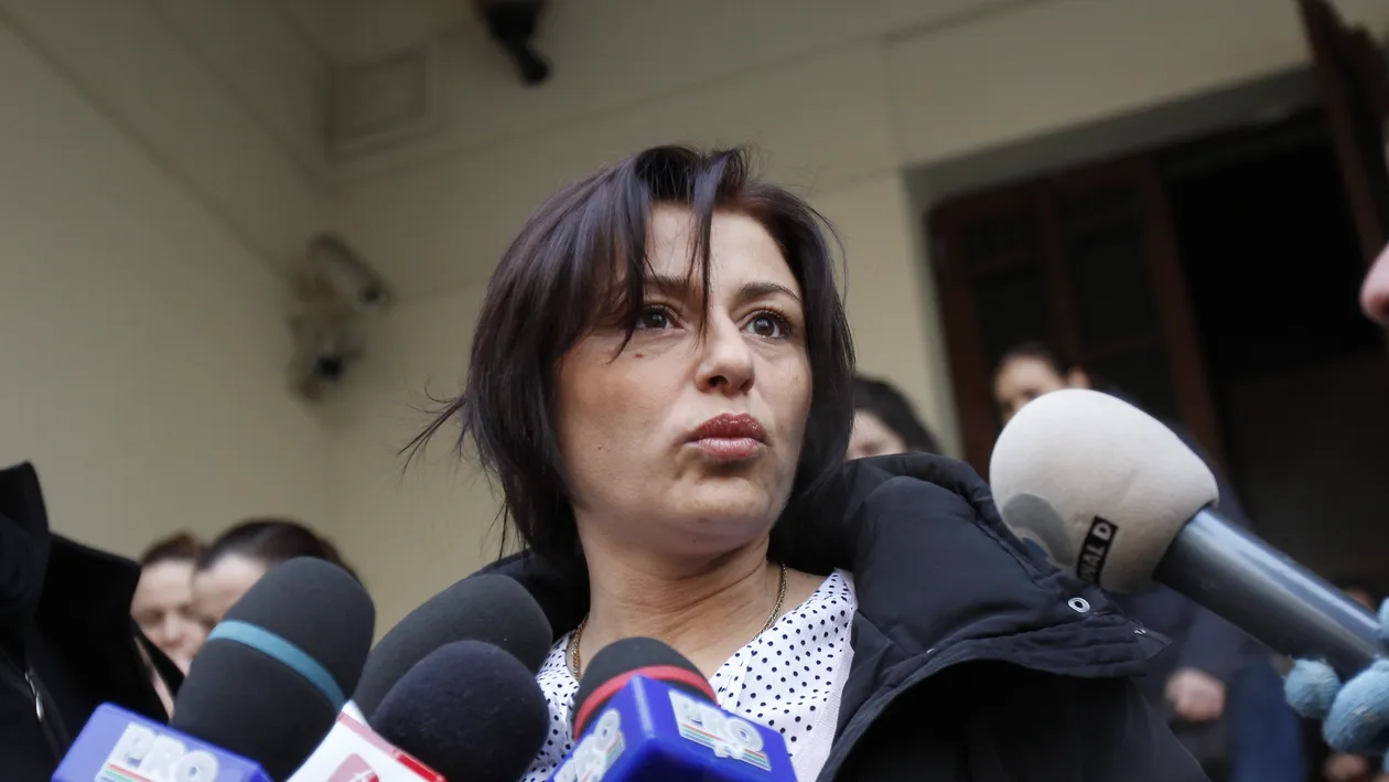 Dezvăluiri uluitoare în procesul handbalistelor lesbiene! Se iubeau, se mângâiau şi se sărutau în faţa copilului