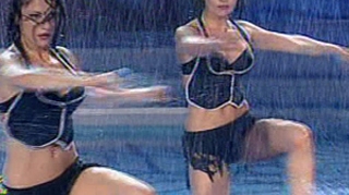 VIDEO Ude si sexy! Cheeky Girls au sucit mintile barbatilor! Vezi un dans provocator!