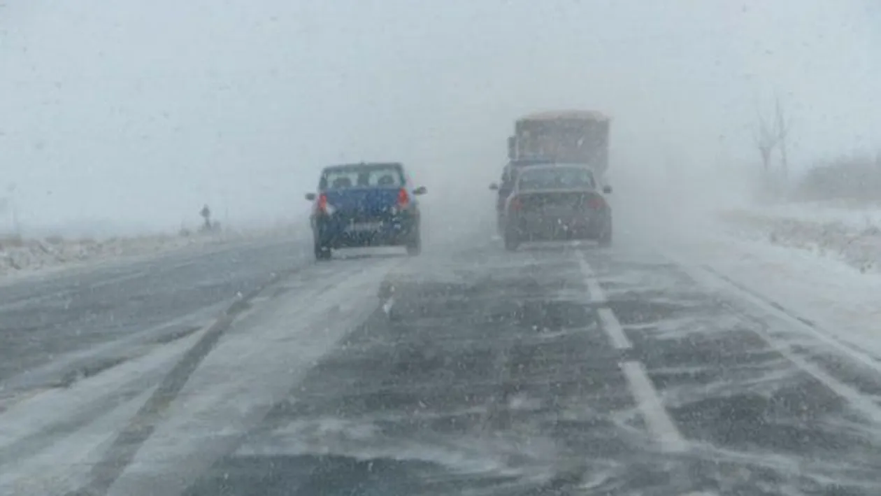 „Zăpada mielilor” a paralizat țara! Trenuri anulate și drumuri restricționate din cauza vremii