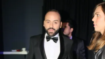 Au facut dragoste in sala de cinema! Cum a ajuns un cantaret celebru sa nu-si mai poata abtine poftele carnale in public