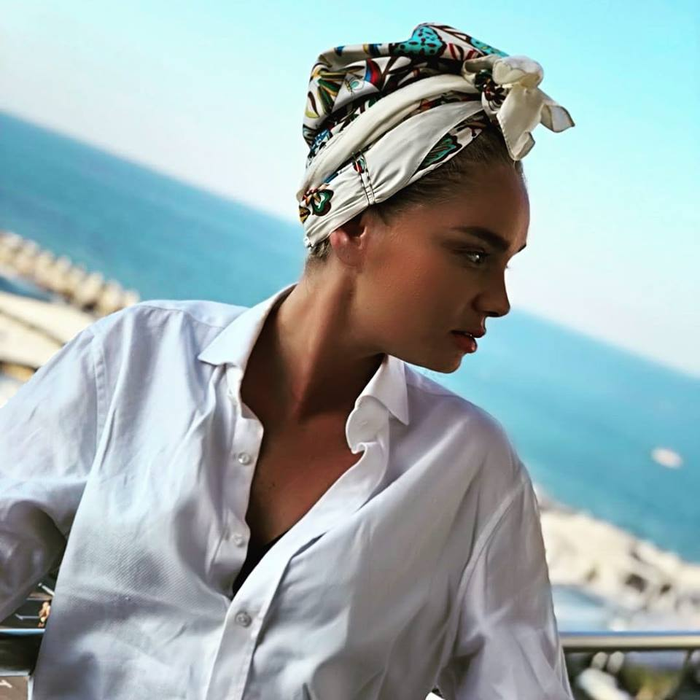 Maria Constantin și-a pus exensii lungi. Artista arată ca o păpușă Barbie: “Super alegere! Eleganță nobilă, rafinament”