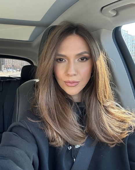 Ce problemă de sănătate are Adela Popescu. I se trage din copilărie: „Sătul de tupeul meu…”