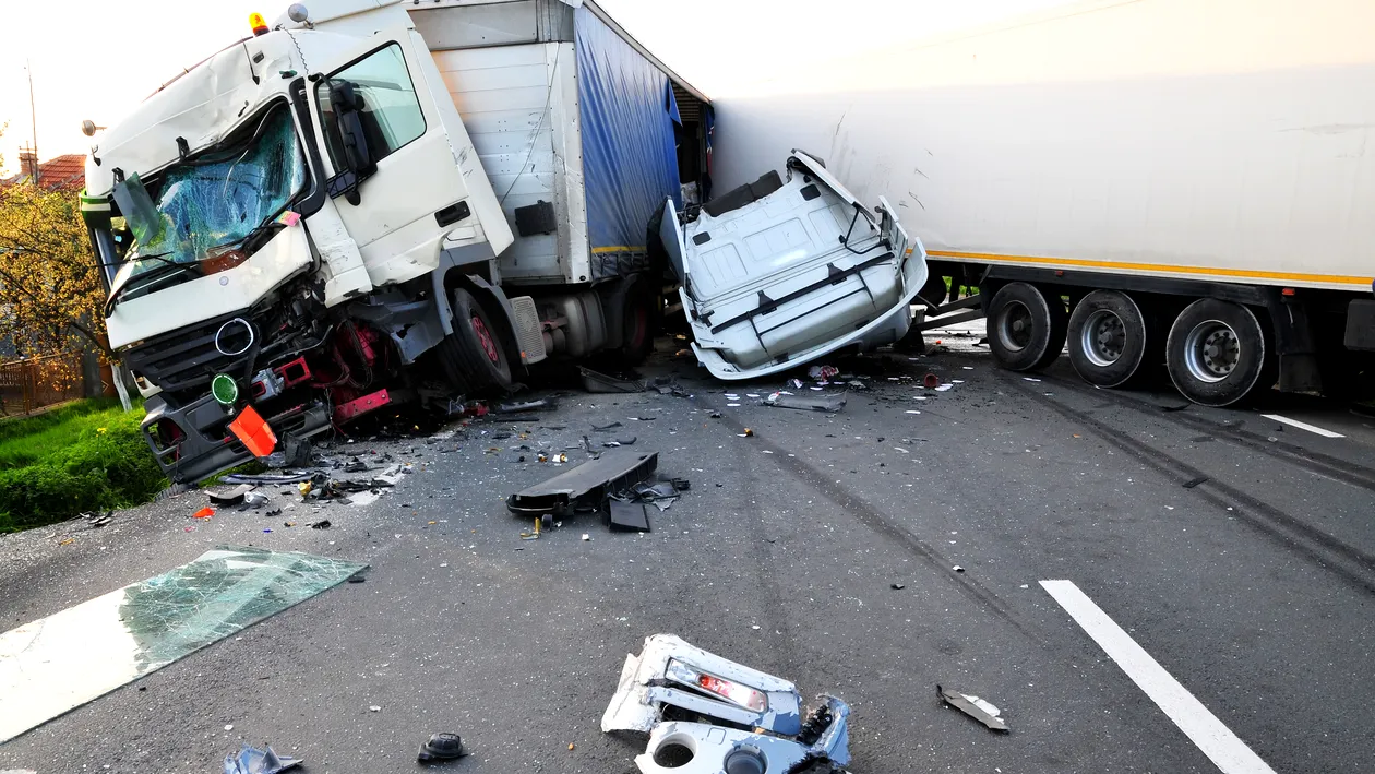 Tragedie pe sosea! 25 de oameni au murit in urma unui accident cumplit intre doua masini