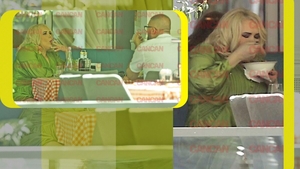 Viorica a înfulecat-o, pe nerăsuflate! Clejanii au fumat țigara de după, la restaurant