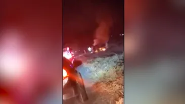 Accident tragic! Șapte copii și doi adulți au decedat în urma unui impact puternic. Mașina a fost mistuită de flăcări