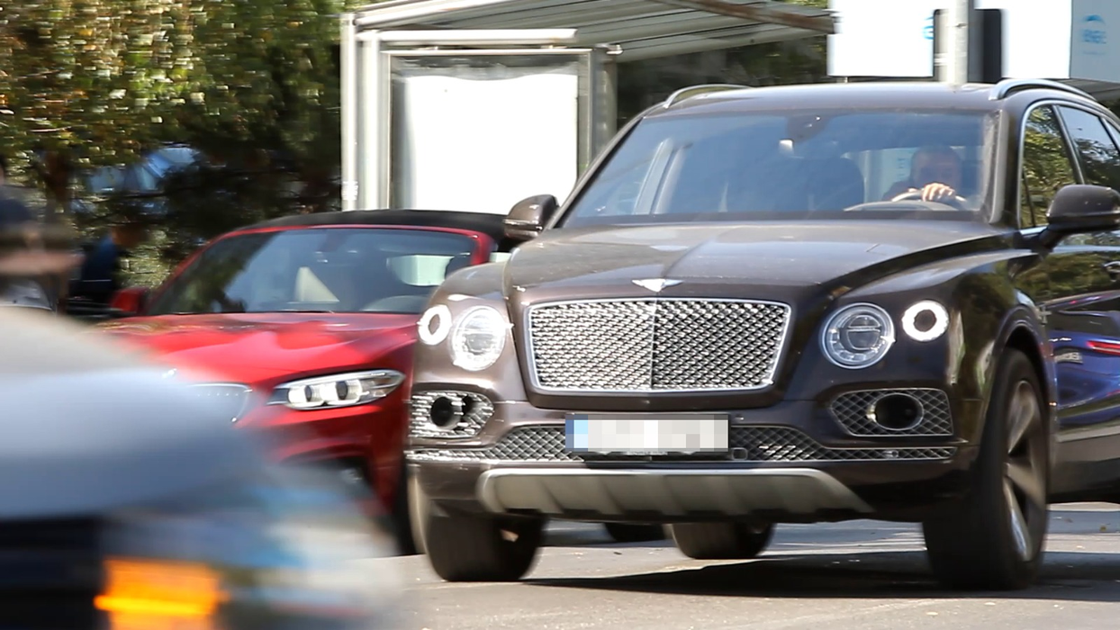 Patronul de la FCSB, apariție de senzație la volanul unui Bentley de 250.000 €