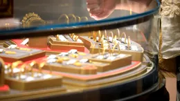 O influenceriță româncă a fost arestată în Franța, după ce a furat o brățară Louis Vuitton de peste 36.000 de euro