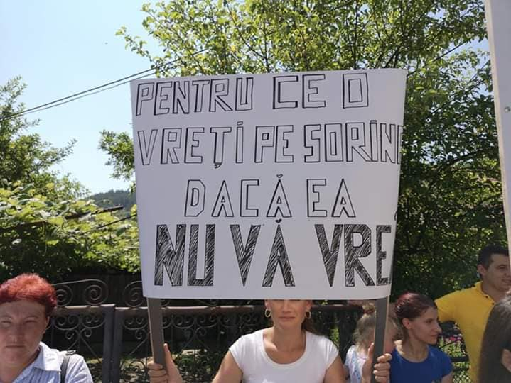 A ieșit scandal în Baia de Aramă: oamenii au protestat în stradă