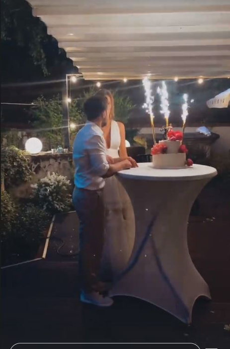 Dani Oțil, atingeri intime cu soția lui în fața tuturor invitaților! Gabriela Prisăcariu a continuat să îl sărute pasional | FOTO & VIDEO