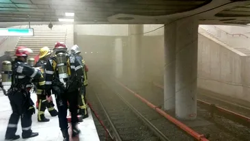 ALERTĂ la metrou! Un tren a luat foc în mers