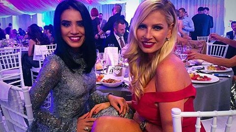 Adelina Pestriţu, eclipsată total de Andreea Bănică la o nuntă. Ţinutele care au atras atenţia tuturor