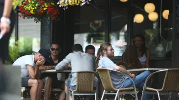 Szukala si Gardos recidiveaza. Vezi cum s-au distrat cei doi fotbalisti in club, pana dimineata, alaturi de doua domnisoare