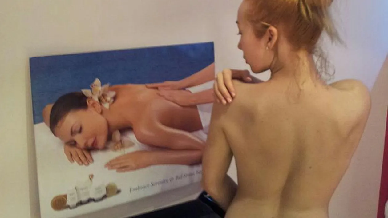 Noua bomba sexy din showbiz se fotografiaza goala! O recunosti doar de la spate?