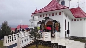 Părintele Mihai Negrea, preotul-erou din Suceava s-a stins din viaţă! Avea grijă de 117 copii orfani!