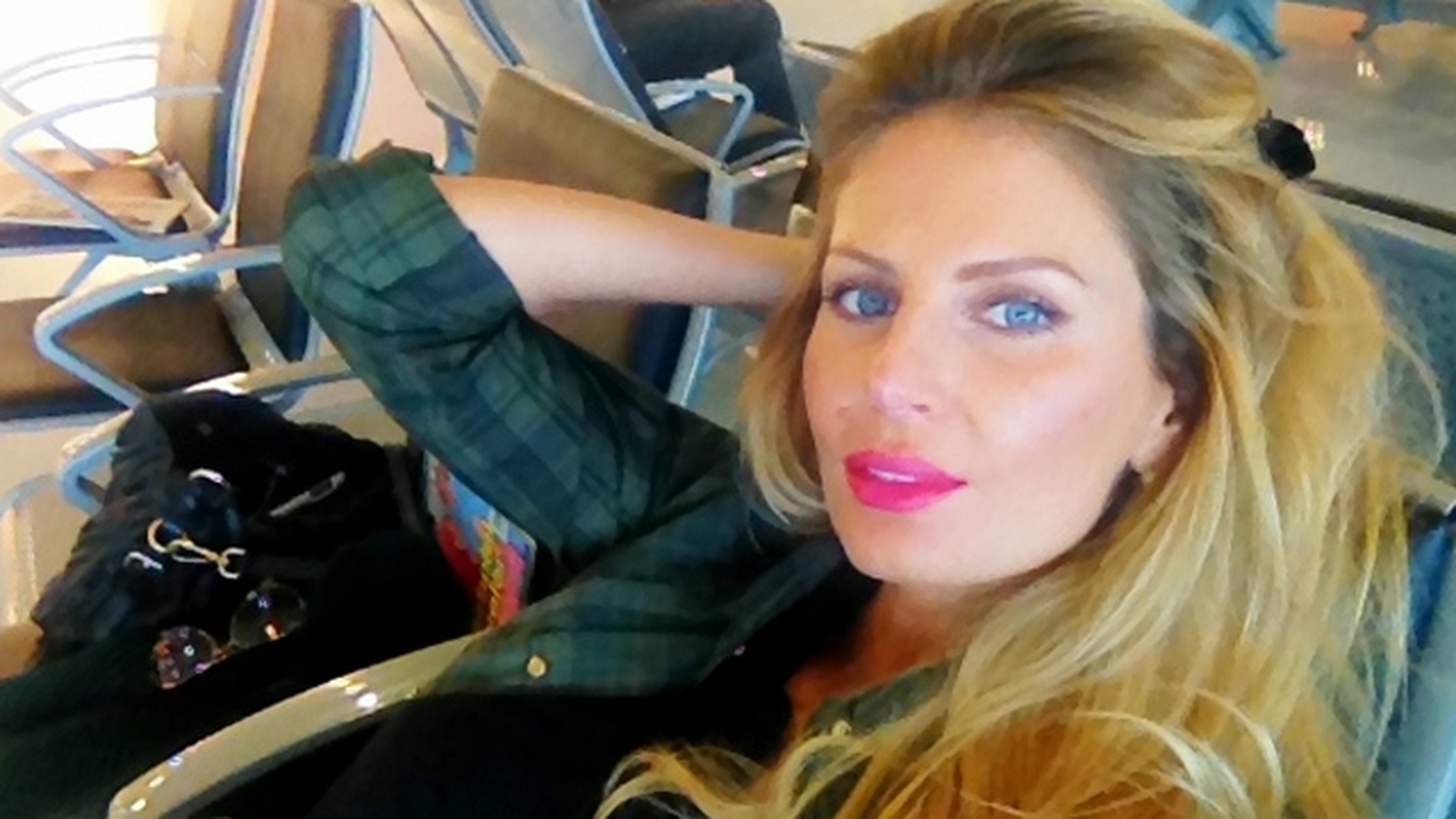 VIDEO Procesul de infrumusetare a esuat! Andreea Banica si-a speriat toti fanii cu "noul ei look"!