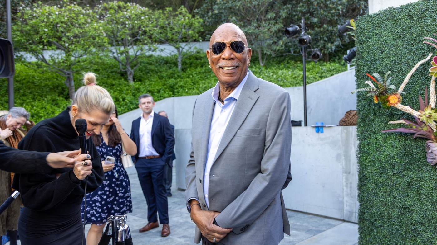 Morgan Freeman și-a transformat ferma într-un sanctuar pentru albine. De ce refuză actorul să le recolteze mierea