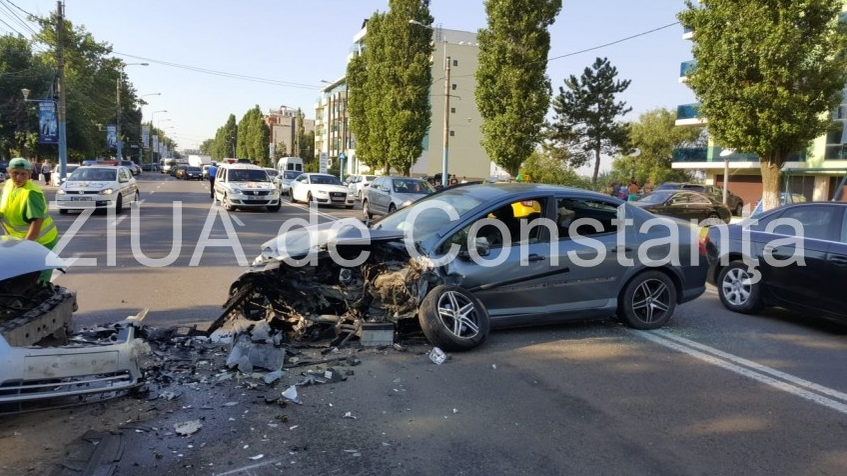 Două accidente violente în Constanța! Mașinile s-au făcut praf în urma impactului din Mamaia
