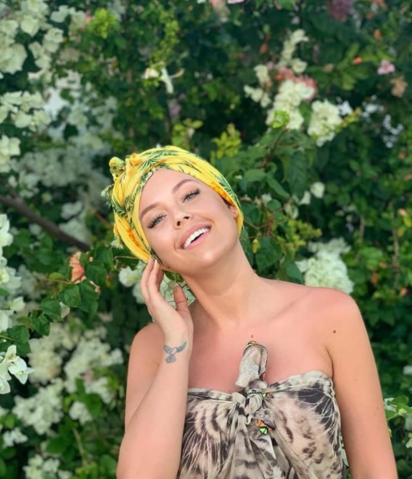 Connect-R o să turbeze! Fotografii cu Misha dezbrăcată, făcute publice astăzi
