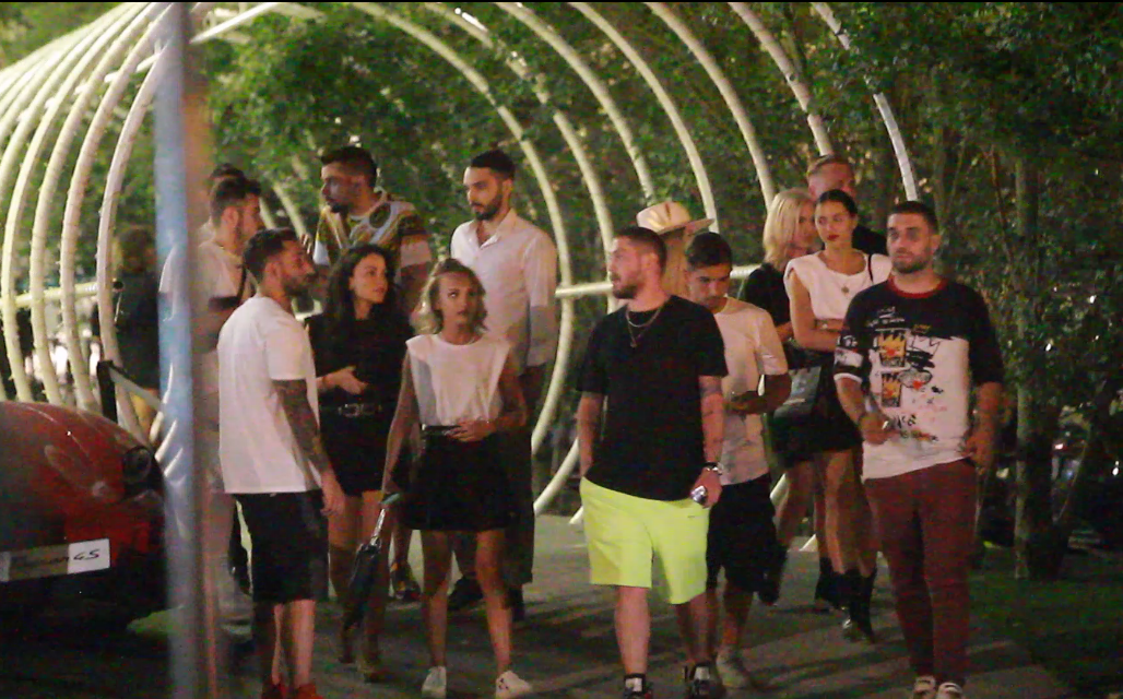 Edy Kovacs s-a distrat alături de fete apetisante și de amici într-un club din Mamaia