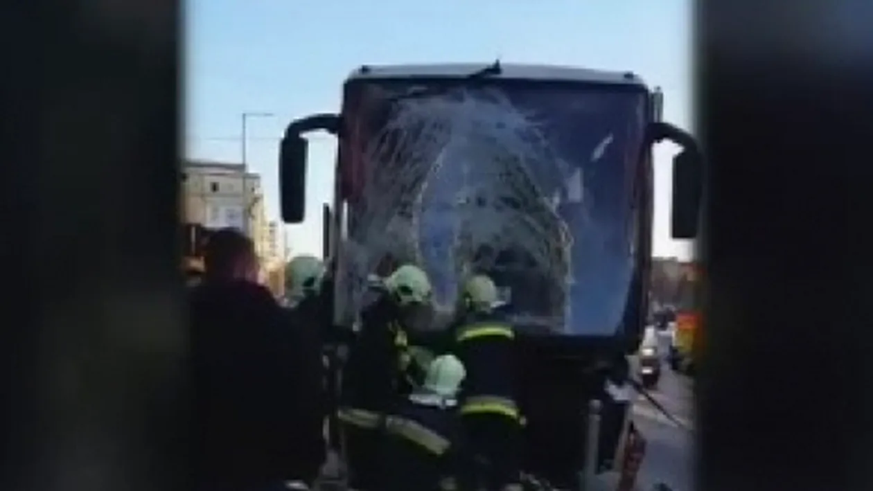 Un autocar plin cu români a fost implicat într-un accident