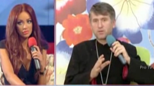 Replica dură a preotului CRISTIAN POMOHACI pentru... BIANCA DRĂGUŞANU! Nu s-a ferit, deşi era în public, şi i-a spus-o verde-n faţă! Cum a reacţionat vedeta: "Nu cred că..."