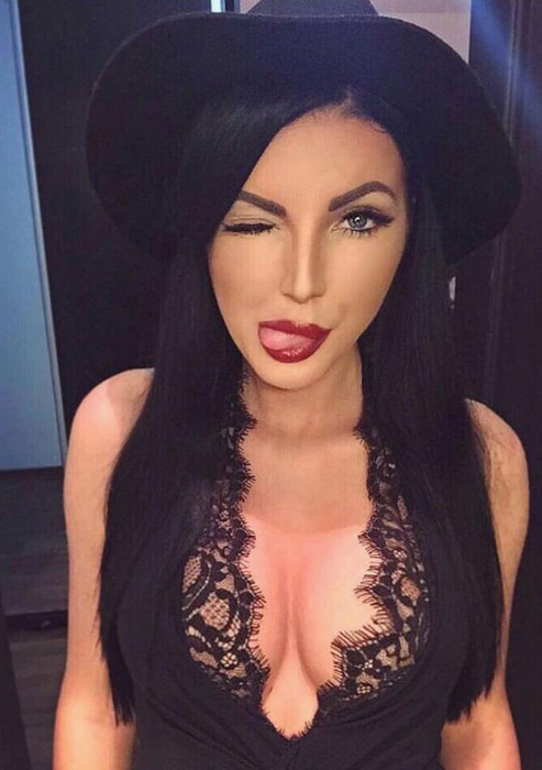 Raluca, sosia Danielei Crudu, noua iubită a lui Victor Slav
