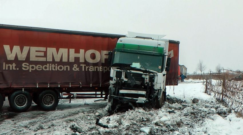 Cutremurător. Un bărbat s-a sinucis după ce și-a înjunghiat soția. S-a urcat la volan, a intrat pe contrasens și…
