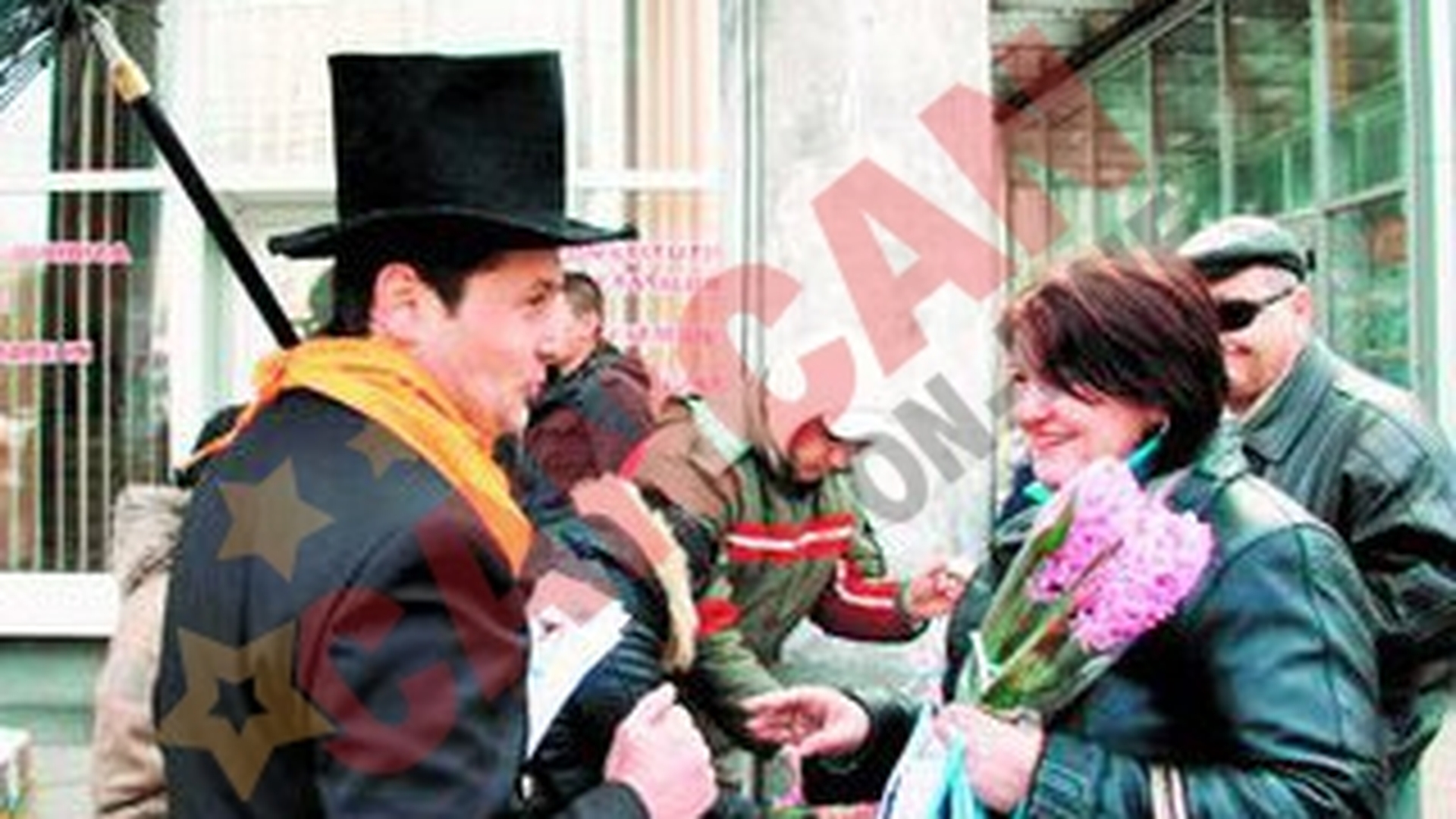 Martisoare de la cosari, jandarmi si copii