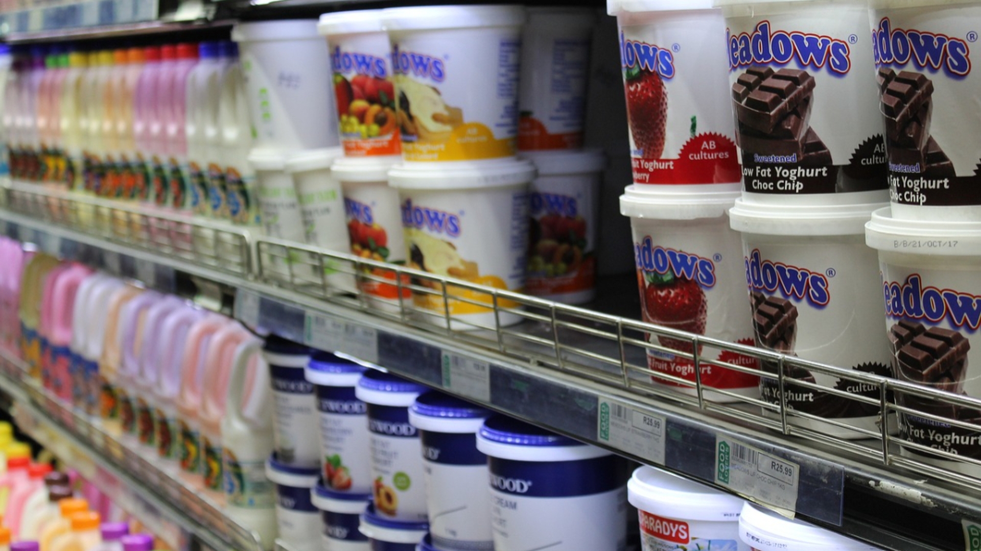 Cum citești corect eticheta cu termenul de valabilitate al produselor din supermaket. La ce trebuie să fii atent