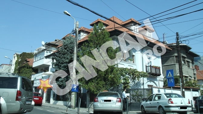Flora Nastase in razboi cu vecinii! O acuza ca ii spioneaza!