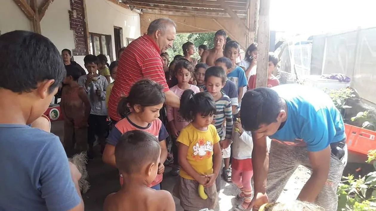 Un pastor din Târgu-Mureș are grijă de zeci de copii care trăiesc într-o sărăcie lucie! Oamenii au făcut un apel disperat pe Facebook: „Îmi tremură mâna pe tastatură!”