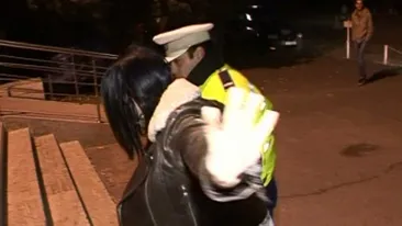 Ea este cea mai periculoasă piţipoancă din Iaşi. S-a îmbătat, a furat o maşină şi a provocat un accident, apoi s-a prefăcut moartă