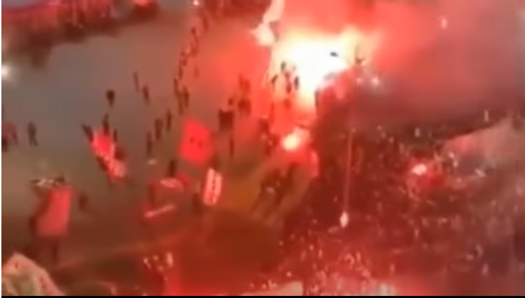 Ciocniri violente între suporteri și poliție pe străzile Parisului, după eșecul PSG-ului cu Bayern! VIDEO