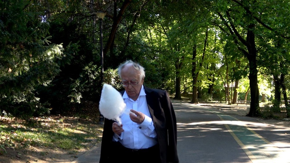 EL este cel mai bătrân român care are cont de Facebook. MESAJUL postat la 101 ANI a devenit VIRAL: „Rezistenţa e o datorie”