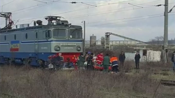 Două trenuri s-au ciocnit în Gorj. Un om a murit 