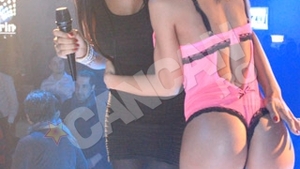 Proaspata mamica are porniri perverse! Laurette catre o colega: "Ce te-as pune capra!" Din culisele concursului "Cel mai bombat fund din showbiz"