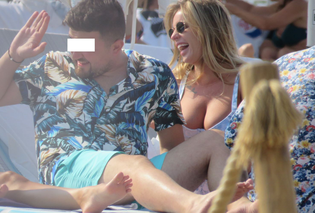 Florentina Raiciu, fostul iepurat Playboy, s-a răcorit la Mamaia (Foto: CANCAN.RO)