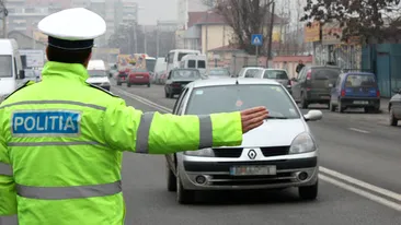 GHIDUL ŞOFERULUI. Care sunt obligaţiile poliţistului care vă opreşte, şi ce NU poate să vă facă!