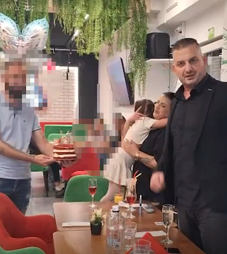 Fiica ”bodyguardului lui Dumnezeu” a împlinit 5 ani și promite să fie o mare luptătoare: ”A mușcat sacul”