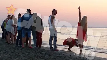 Anda Adam si Roxana Vancea, prea tinere si mult prea nelinistite. Vezi ce fac dimineata, pe malul marii, dupa o noapte de chef