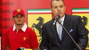 Întâlnirea secretă de la Maranello dintre premierul României şi… Cum a ajuns ”puşculiţa” PSD să pună mâna pe mega-afacerea Ferrari. Totul a fost negociat politic!