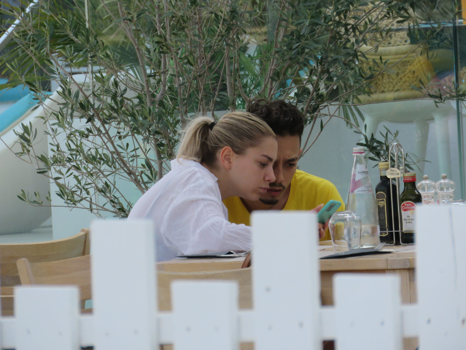 JO s-a cuplat cu un barman în vara anului trecut pentru a trece peste eșecul relației cu Juno (Foto: CANCAN.RO)