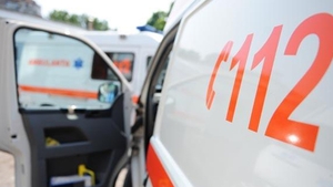 ULTIMA ORA! ACCIDENT GRAV în Olt: Zece persoane au fost rănite după ce un microbuz s-a ciocnit cu un autoturism