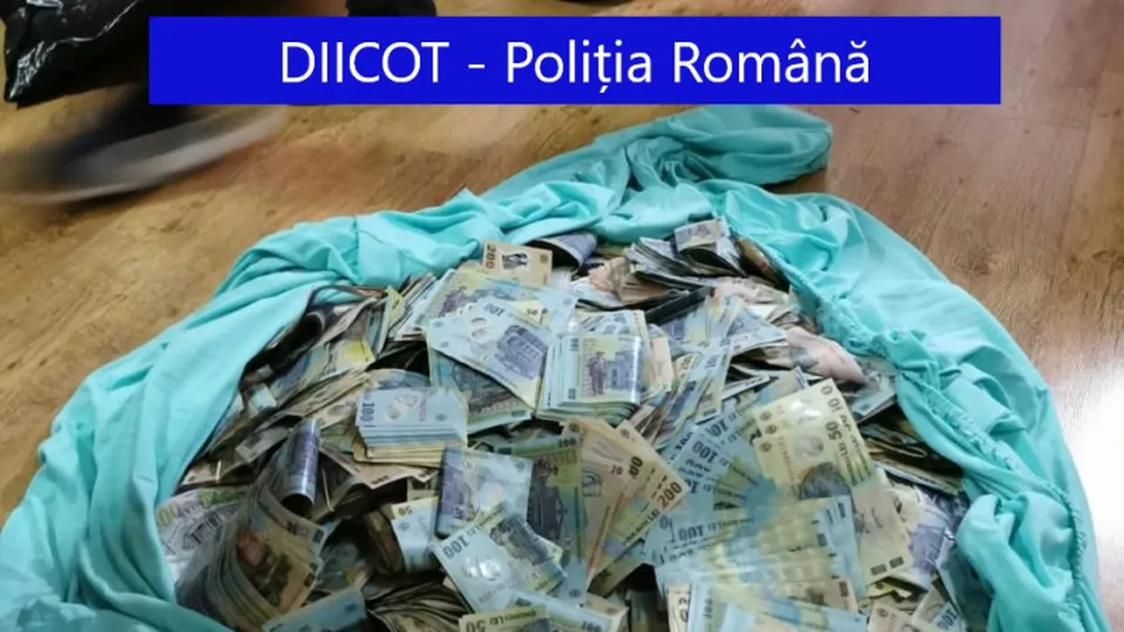 Milioane de lei ascunși în cutii și la saltea, în casa unui traficant de droguri din București