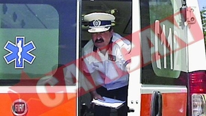 S-a aruncat din ambulanta care o ducea la spital