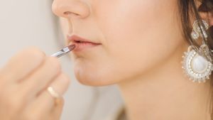 Ce trebuie să faci pentru a avea buze frumoase iarna. Sfaturi utile pentru o îngrijire corectă în sezonul rece