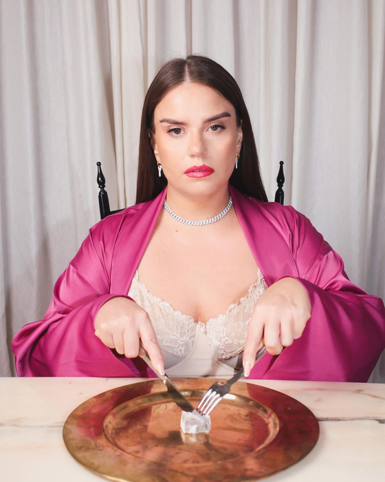 Lorelei: "Poți să arăți oricum vrei tu, important e să te bucuri de viață" / (Foto: Instagram @loreleibratu)