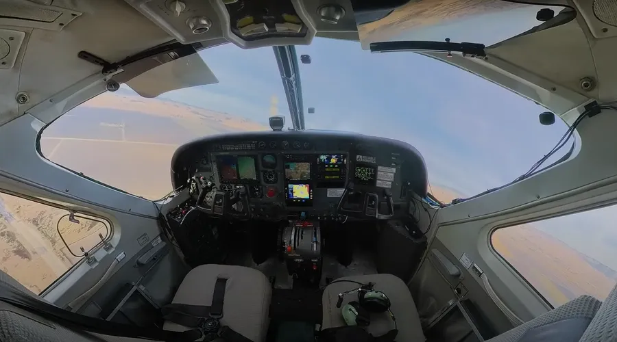 avion fara pilot de la distanta