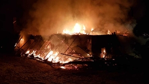 Incendiu puternic la o casă în Brașov! În zonă nu sunt hidranţi
